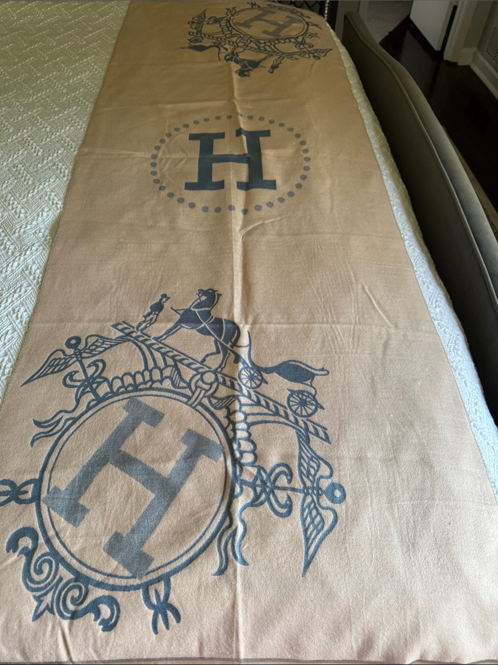 Monogram 'H' scarf in Beige and Gray